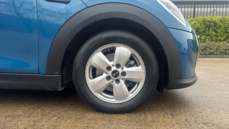 MINI Hatchback 1.5 Cooper Classic 5dr Auto Petrol Hatchback